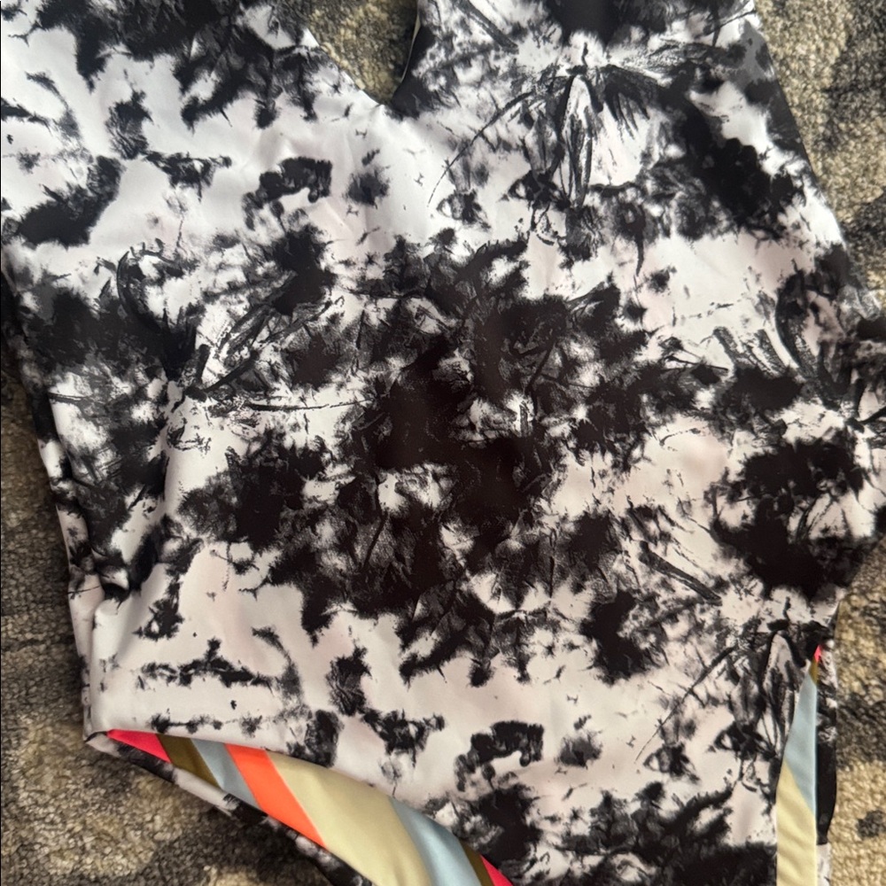 NWT Maaji Black and White Tie-Dye Swimsuit - Picture 4 of 11